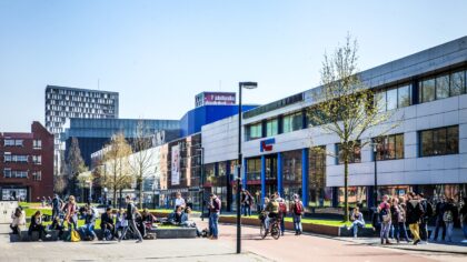 Openingstijden en contact